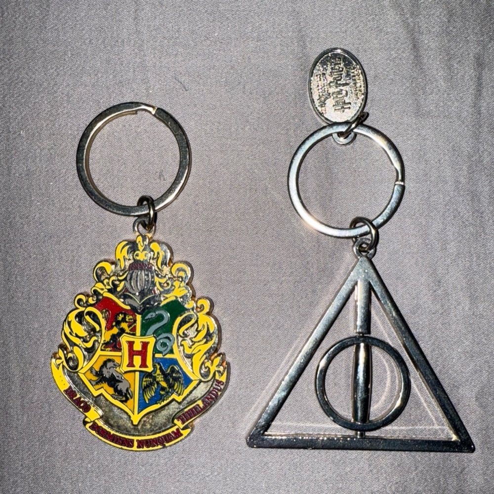 Set Of 2 Universal Studios Happy Potter Keychains Deathly Hallows Hogwarts Crest